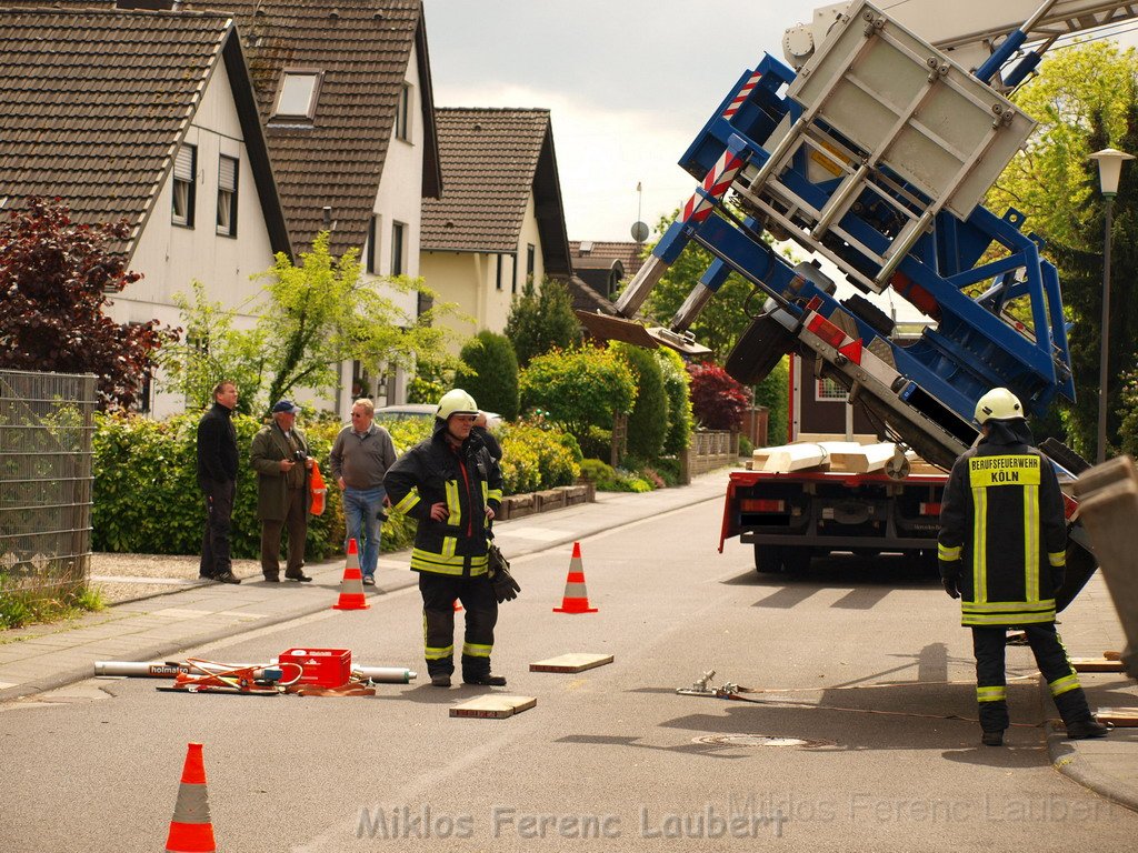 Kleinkran umgestuerzt Koeln Porz Wahn Im Lochgarten P21.JPG